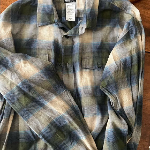 Patagonia Organic Cotton Button-Up - Picture 1 of 2